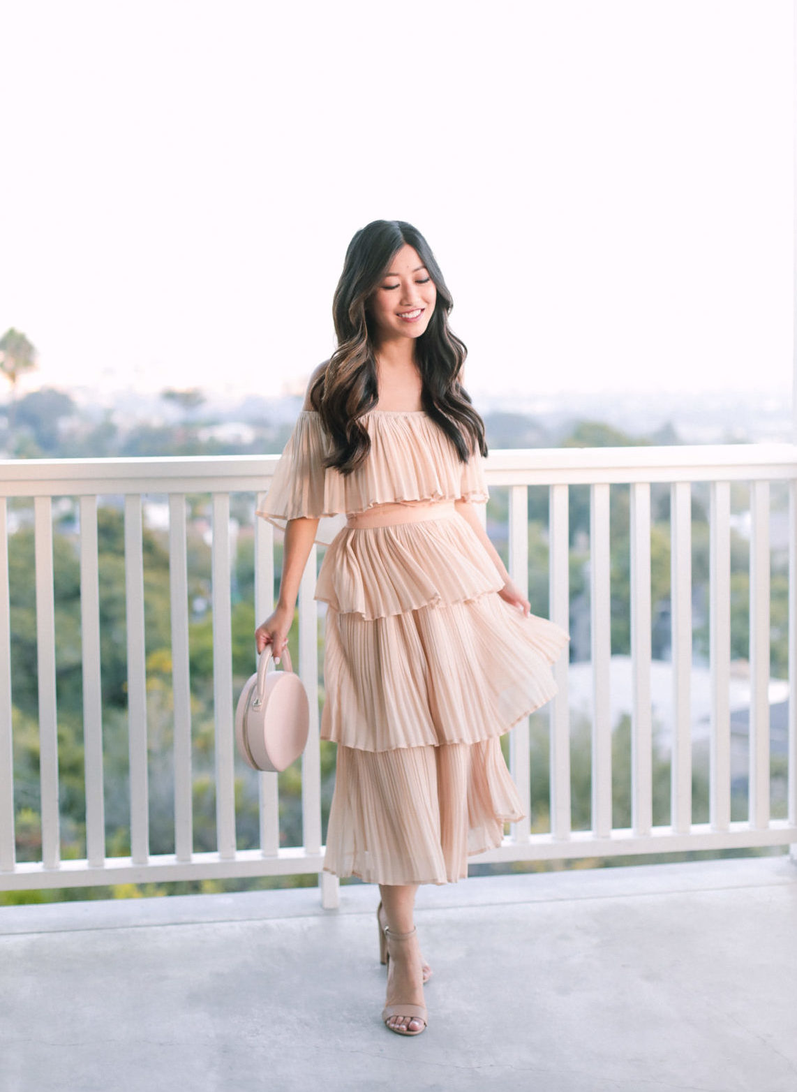 fall wedding style pleated tiered dress outfit ideas