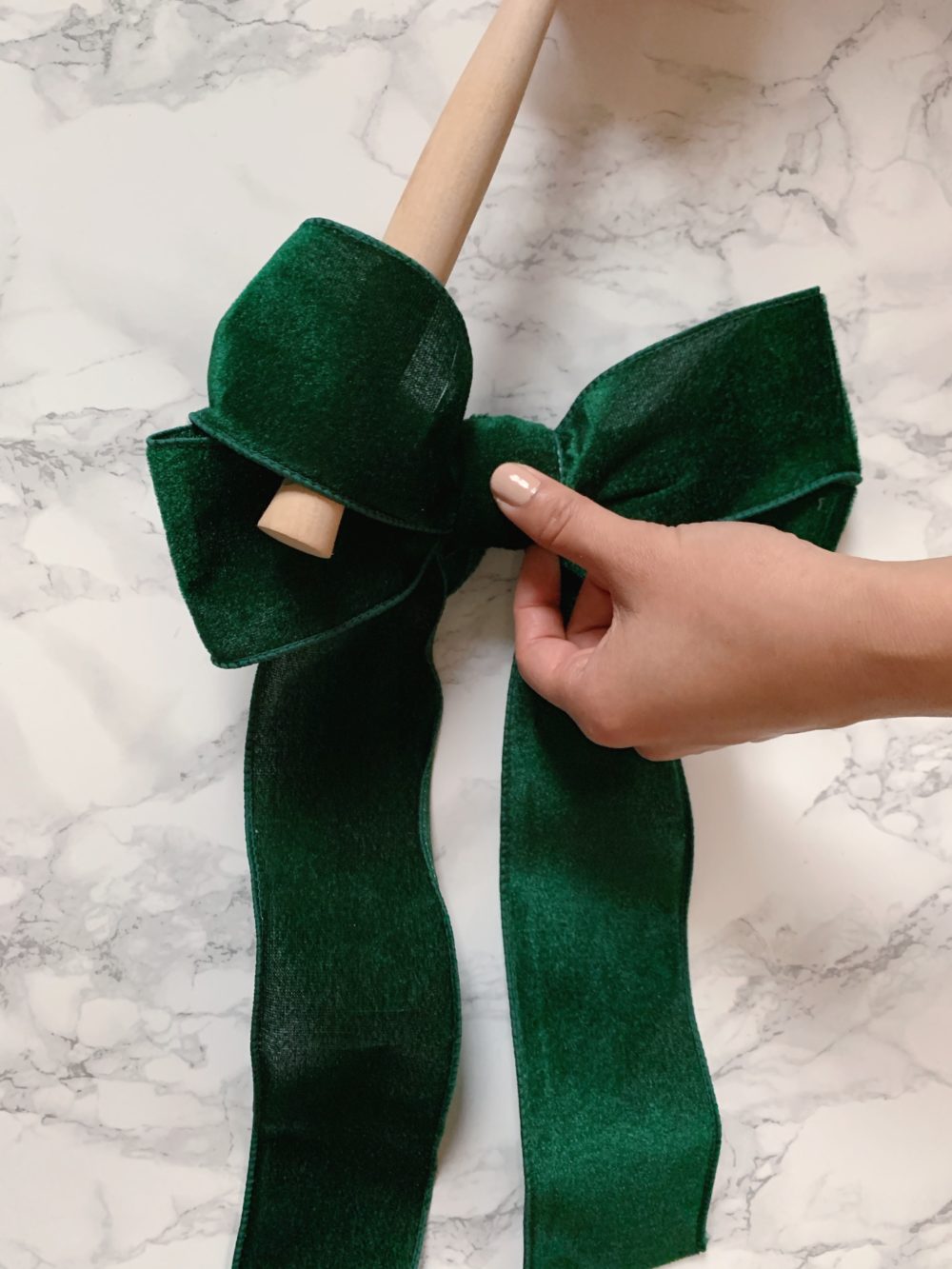 how to tie a holiday bow with ribbon